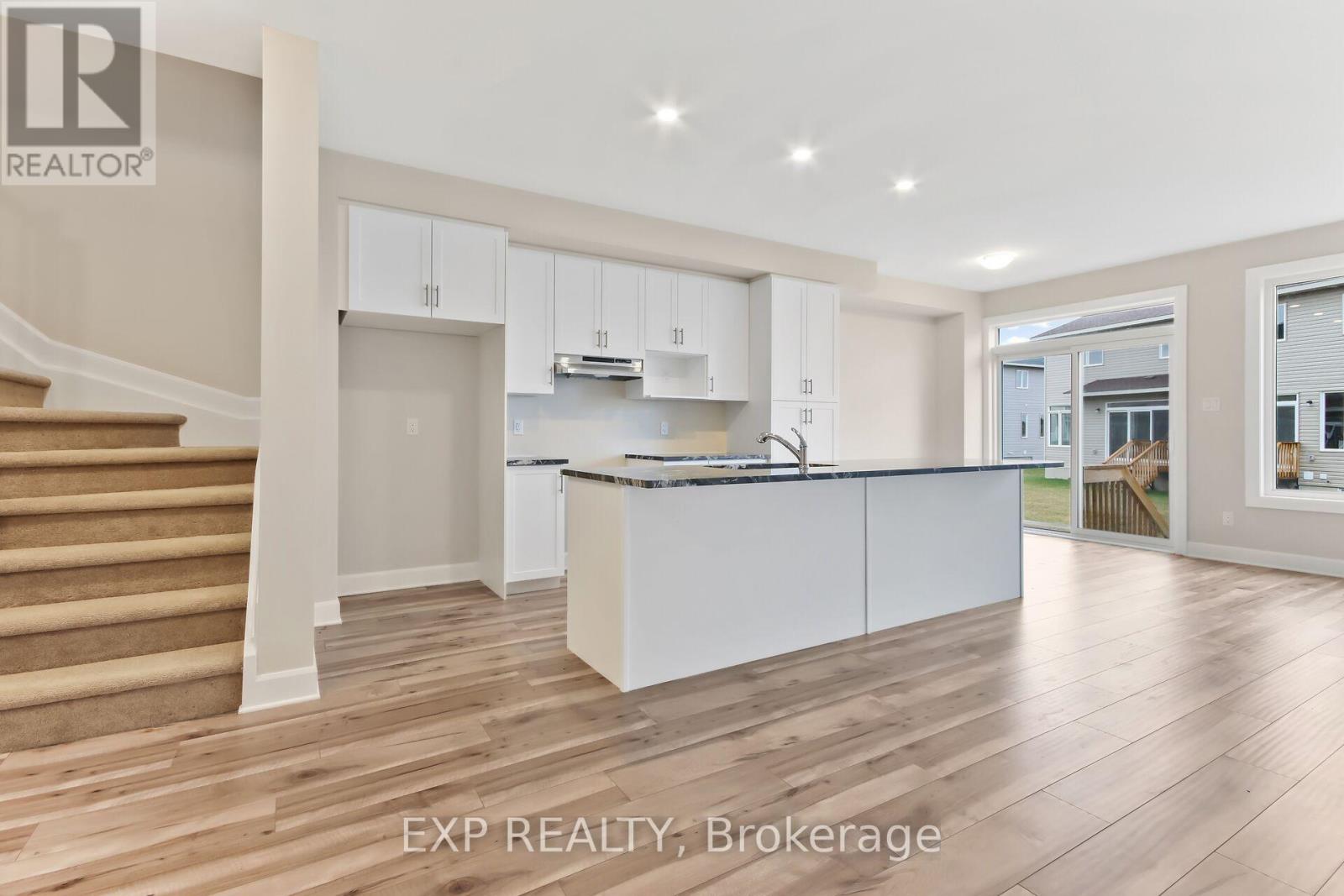 213 Hooper Street, Carleton Place, Ontario  K7C 0C4 - Photo 4 - X12089380