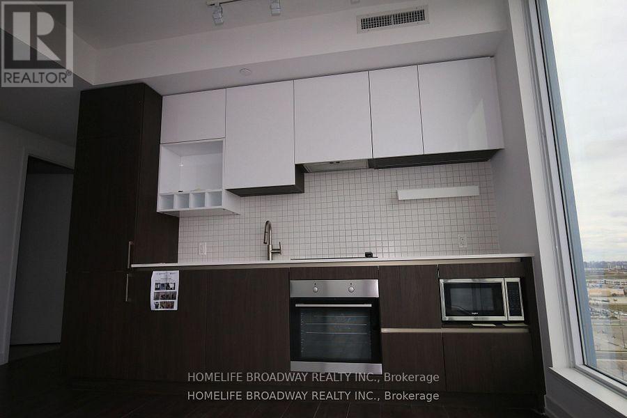 2010 - 5 Buttermill Avenue, Vaughan, Ontario  L4K 0J5 - Photo 2 - N12089369