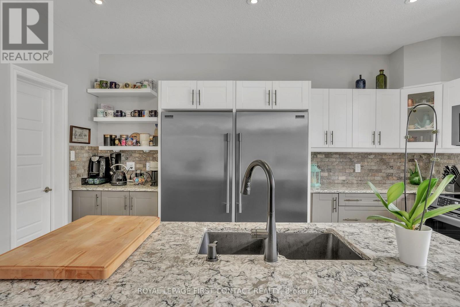 5 Charlie Rawson Boulevard, Tay, Ontario  L0K 2A0 - Photo 15 - S12089358