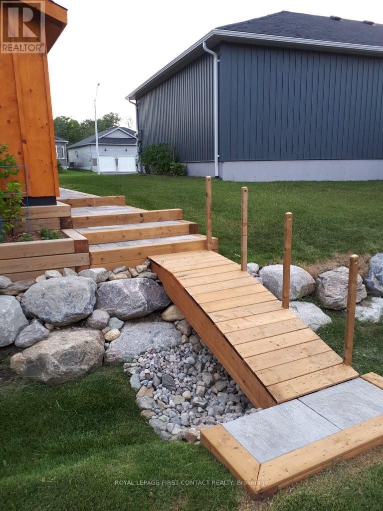 5 Charlie Rawson Boulevard, Tay, Ontario  L0K 2A0 - Photo 35 - S12089358