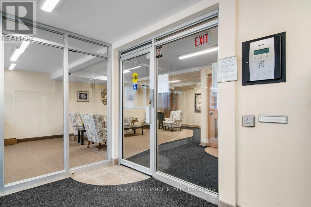 208 - 316 Kingsdale Avenue, Kingston (East Gardiners Rd), Ontario  K7M 8S2 - Photo 6 - X12089185