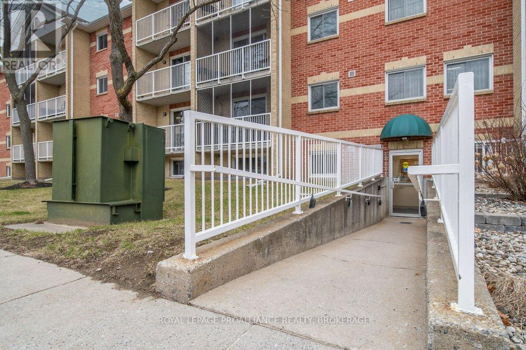 208 - 316 Kingsdale Avenue, Kingston (East Gardiners Rd), Ontario  K7M 8S2 - Photo 33 - X12089185
