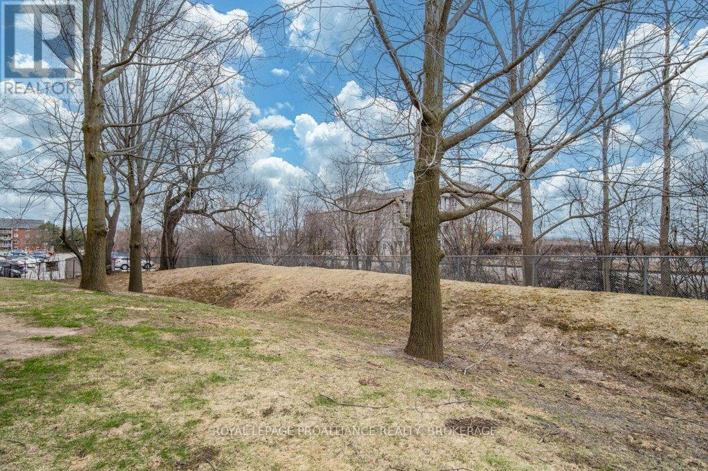 208 - 316 Kingsdale Avenue, Kingston (East Gardiners Rd), Ontario  K7M 8S2 - Photo 32 - X12089185