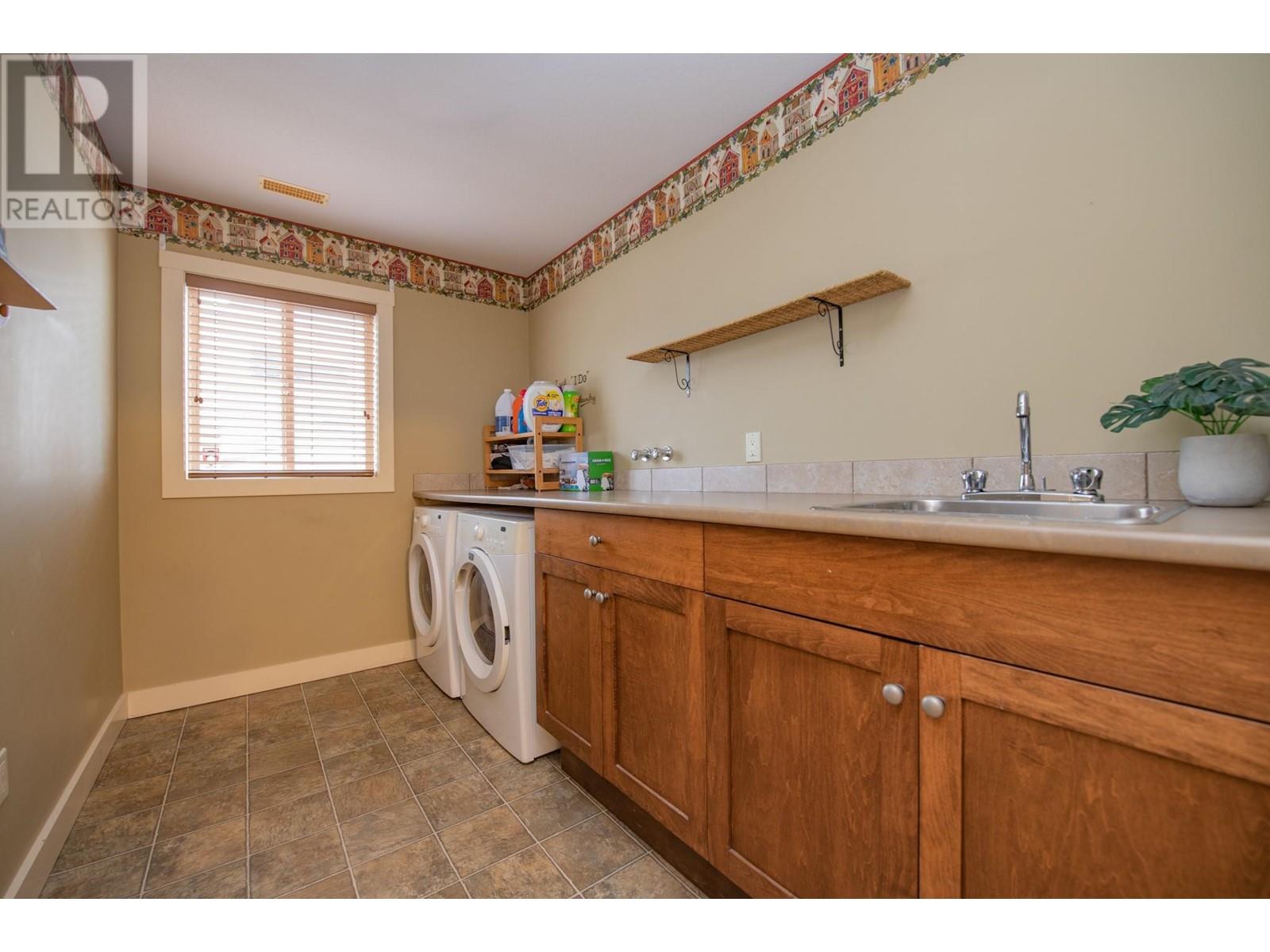 523 Middleton Way, Coldstream, British Columbia  V1B 3A3 - Photo 11 - 10333569