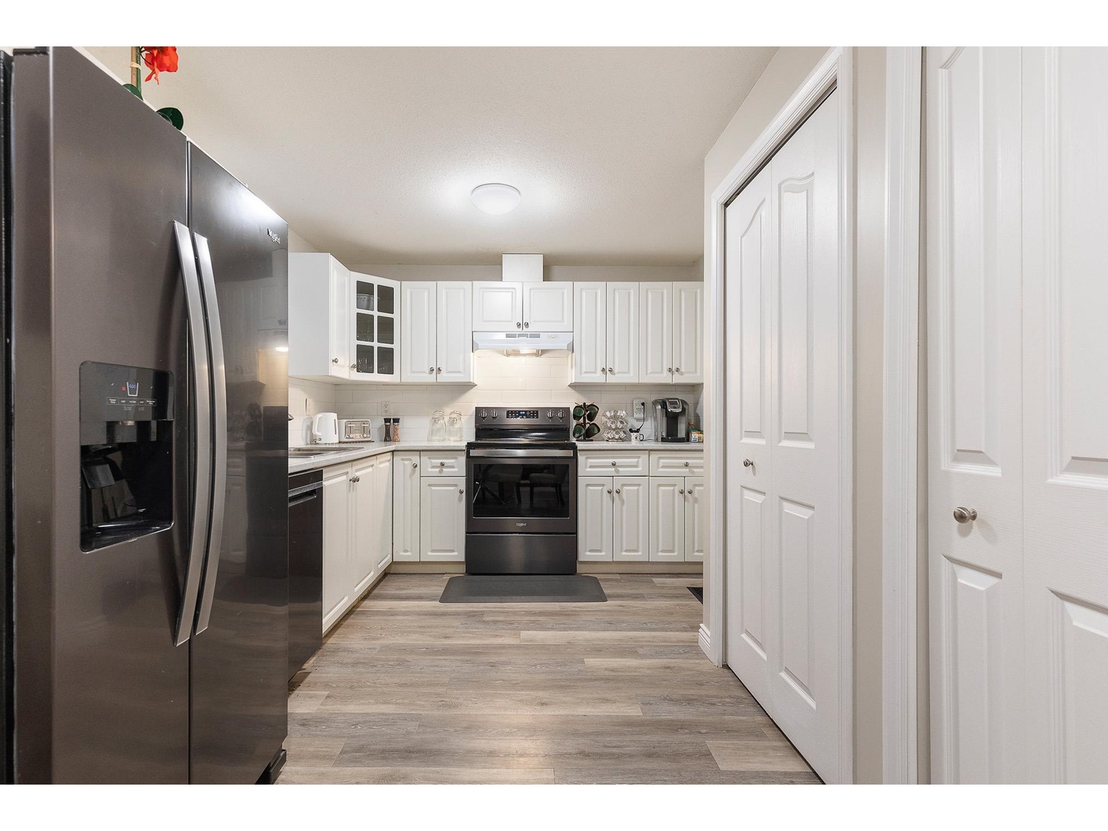 Property at 5386 CHINOOK STREET image 4