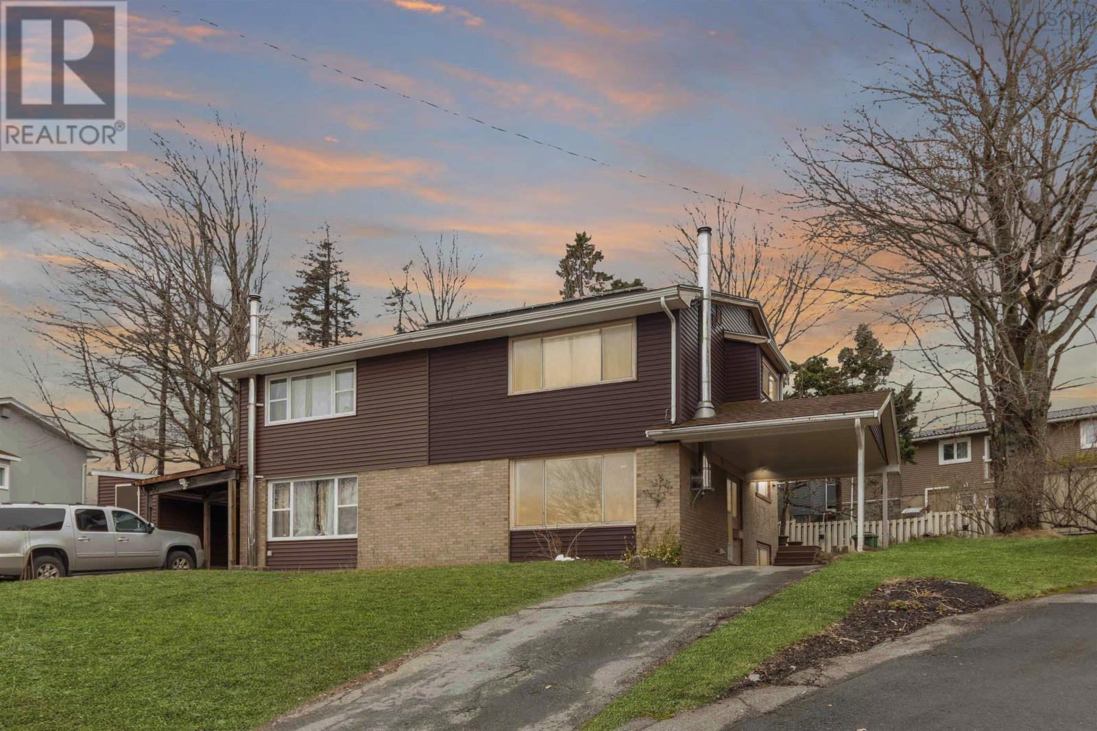 Property at 16 Oakburn Court image 1
