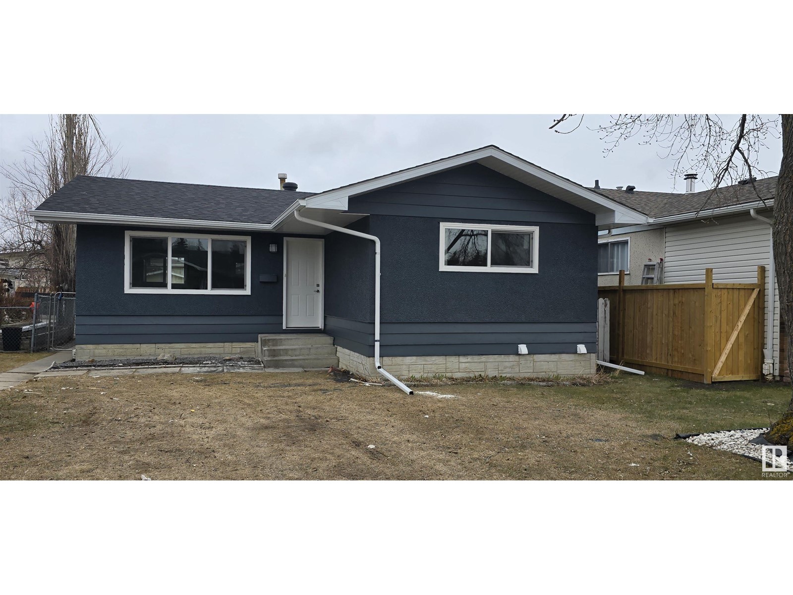 Property at 14807 95A ST NW image 1
