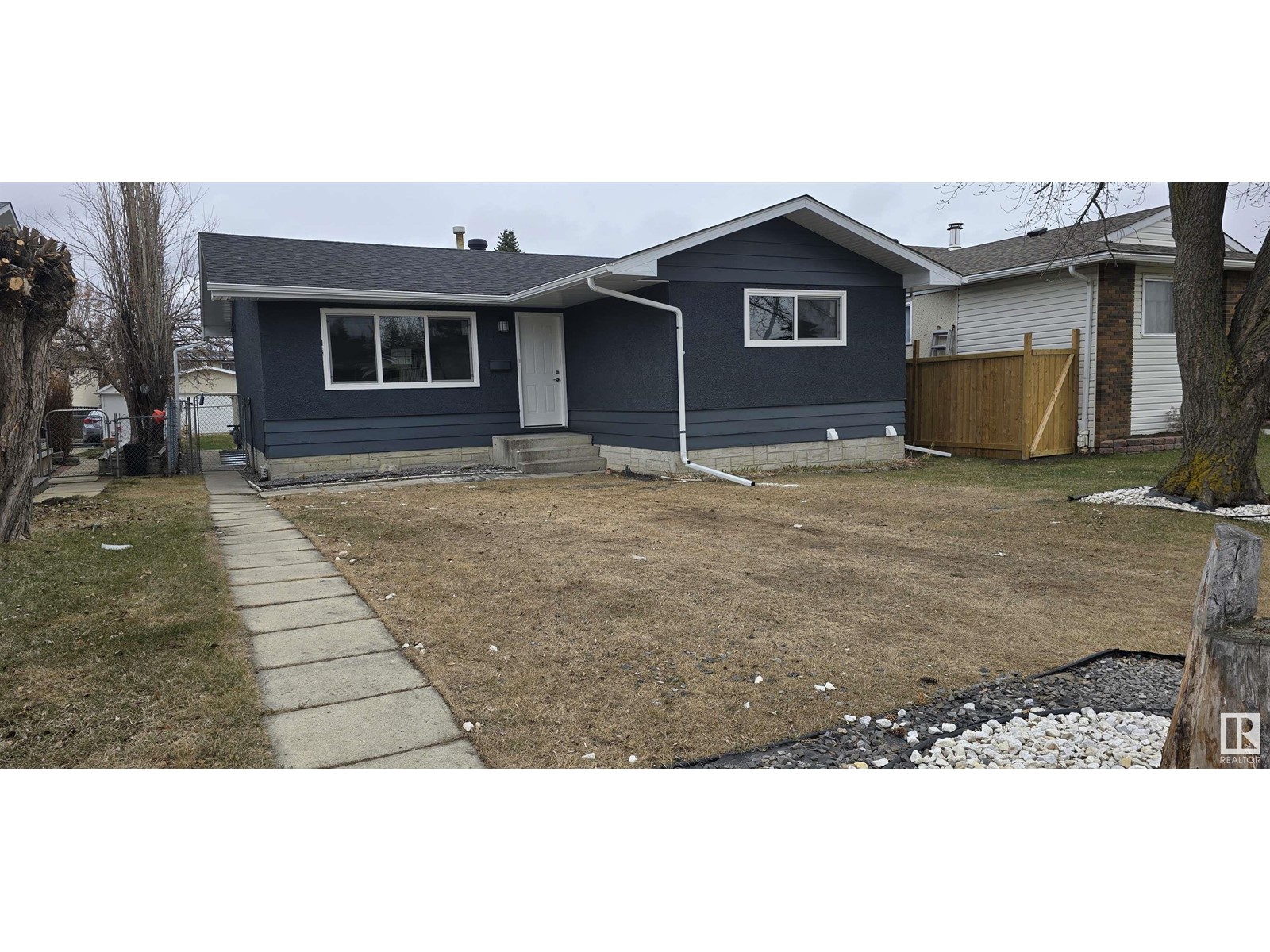 Property at 14807 95A ST NW image 3