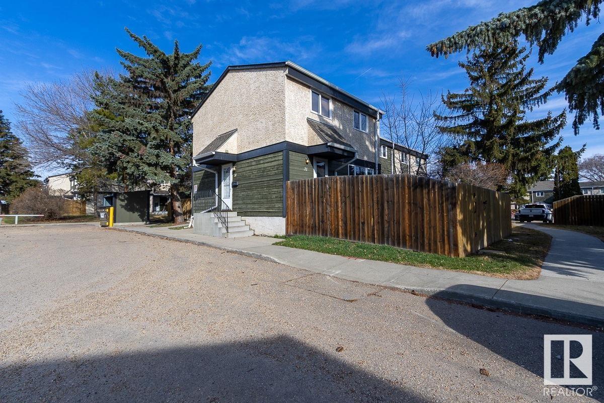 Property at 31 BELMEAD GARDENS GD NW image 2