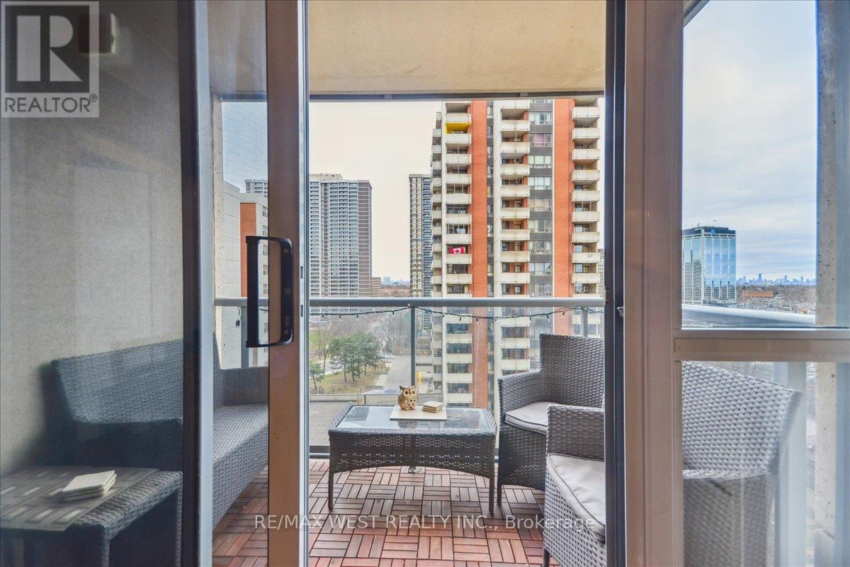 902 - 5 Michael Power Place, Toronto, Ontario  M9A 0A3 - Photo 10 - W12089371