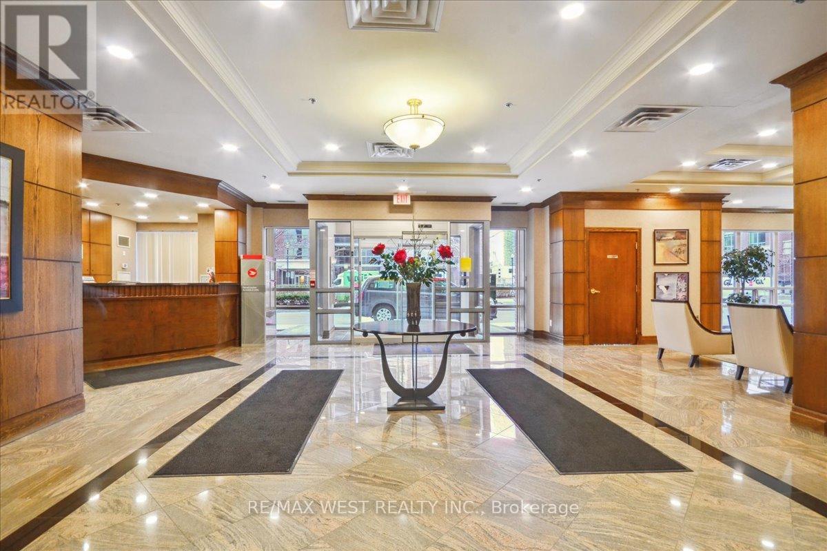902 - 5 Michael Power Place, Toronto, Ontario  M9A 0A3 - Photo 2 - W12089371