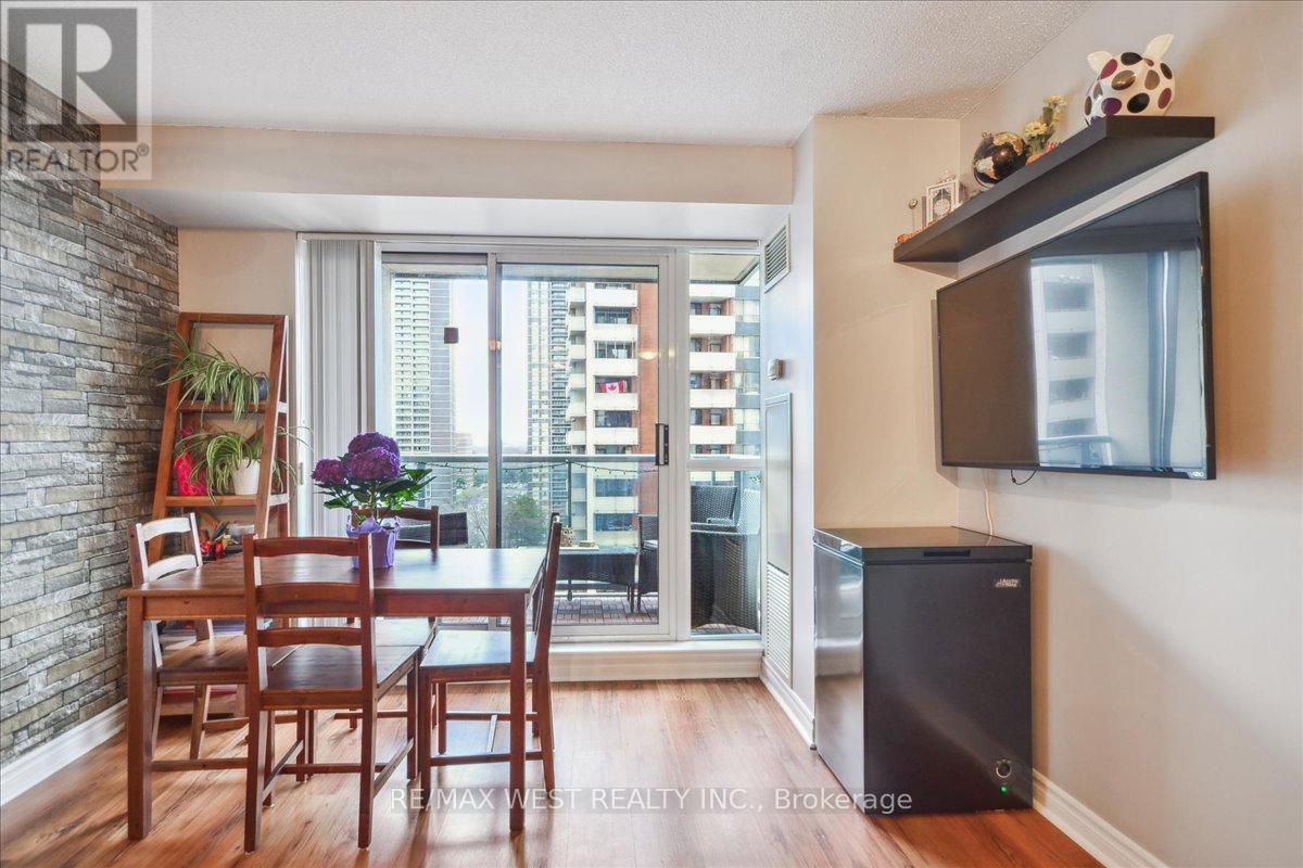 902 - 5 Michael Power Place, Toronto, Ontario  M9A 0A3 - Photo 5 - W12089371