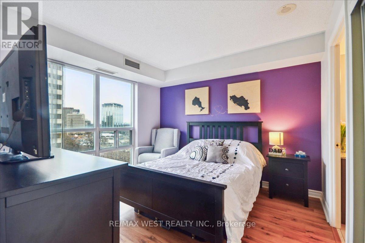 902 - 5 Michael Power Place, Toronto, Ontario  M9A 0A3 - Photo 6 - W12089371