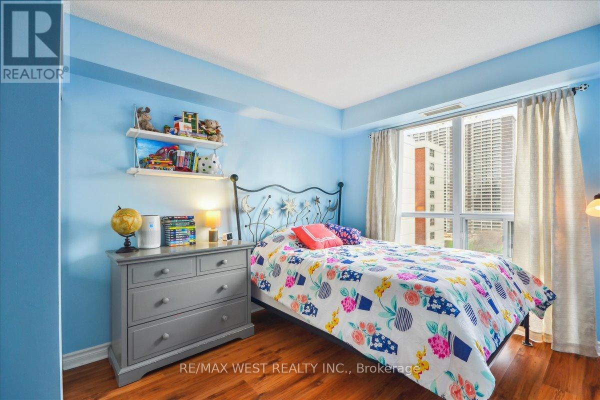 902 - 5 Michael Power Place, Toronto, Ontario  M9A 0A3 - Photo 8 - W12089371