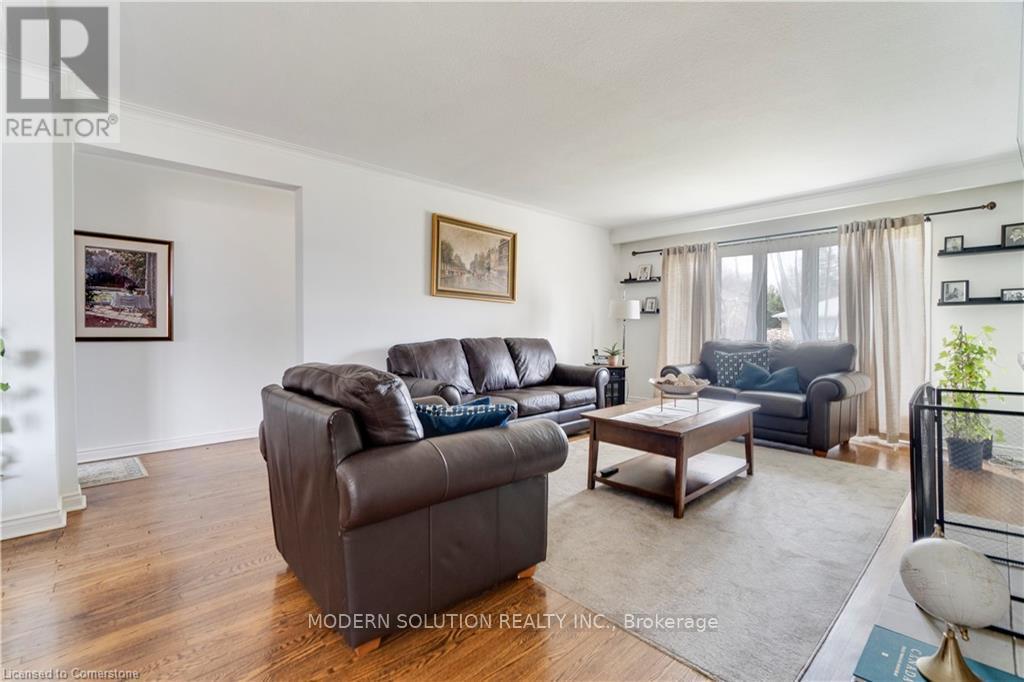 3 Hartsdale Drive, Toronto, Ontario  M9R 2S1 - Photo 8 - W12089373