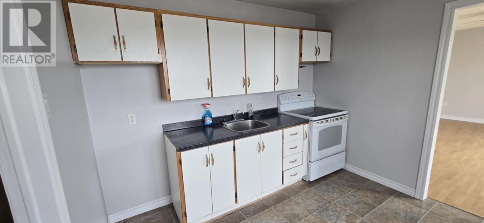 Property at 36 Greenwood Street W image 4