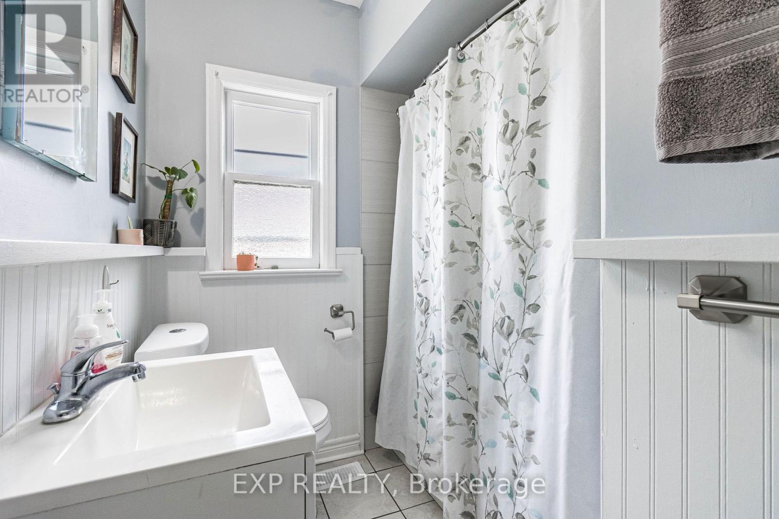 61 Hamel Avenue, Kitchener, Ontario  N2K 1M7 - Photo 10 - X12089302