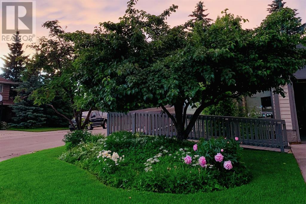 99 Woodglen Circle Sw, Calgary, Alberta  T2W 4J6 - Photo 2 - A2209547