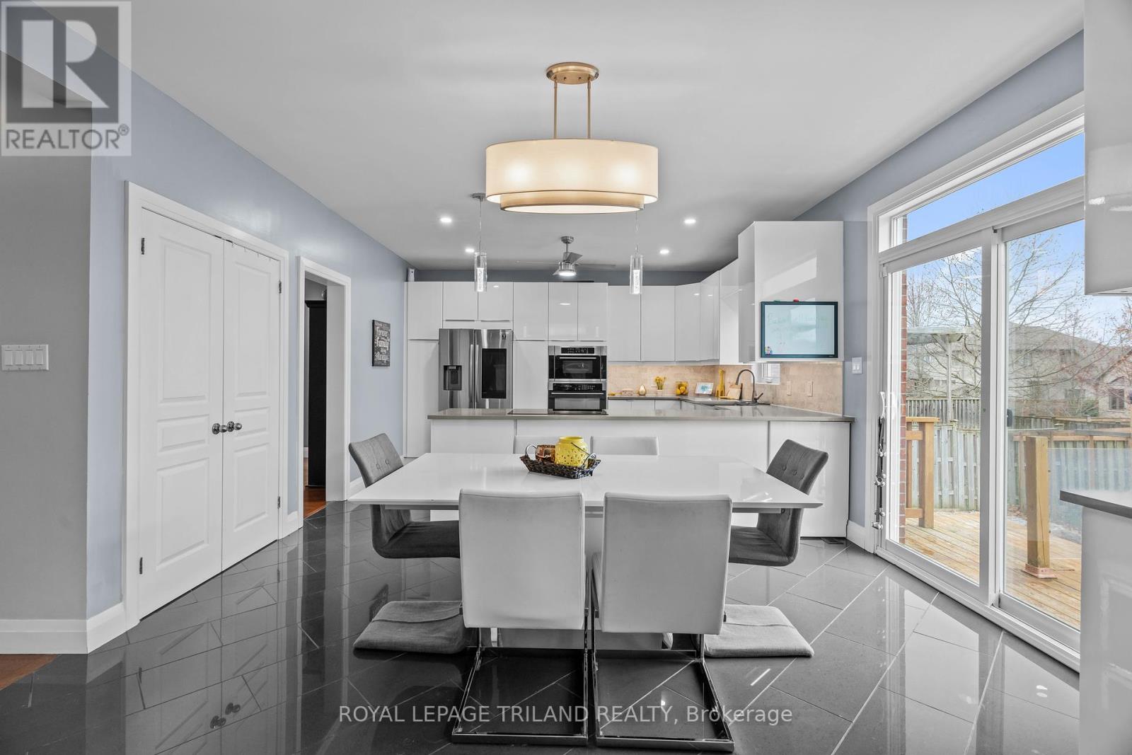 Photo 12 of 41 for 2145 Quarrier Road