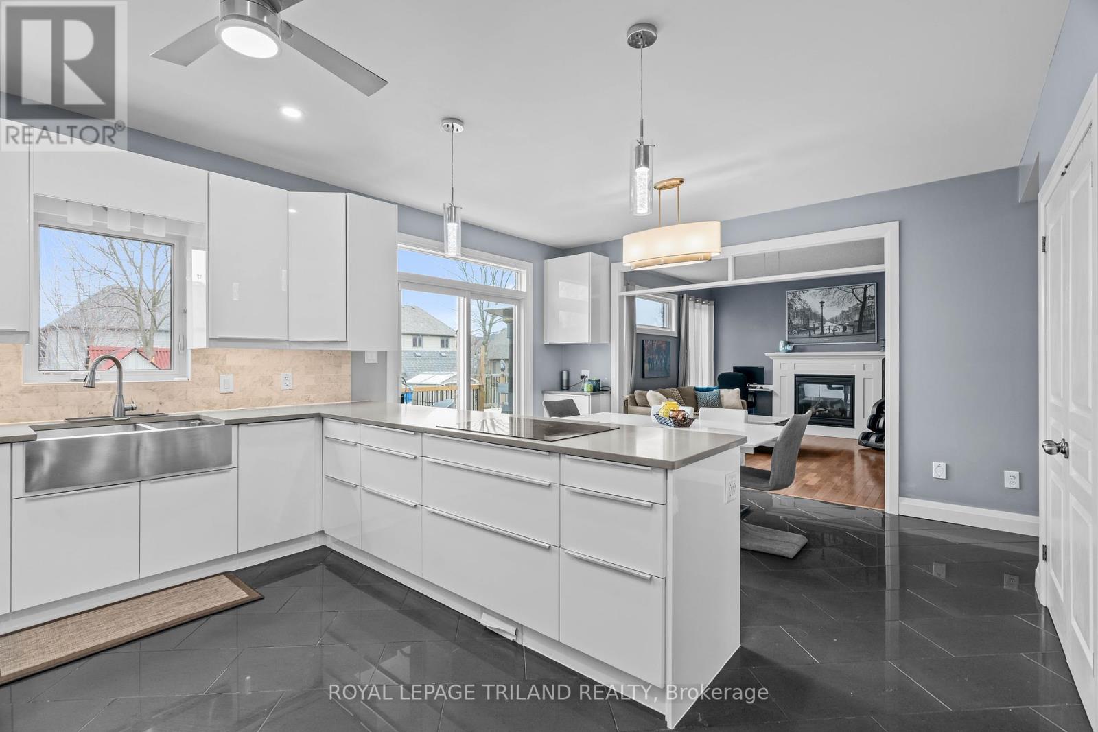 Photo 13 of 41 for 2145 Quarrier Road