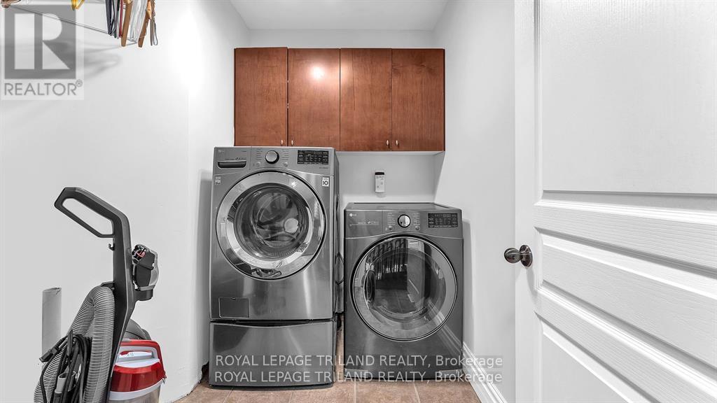 Photo 23 of 41 for 2145 Quarrier Road