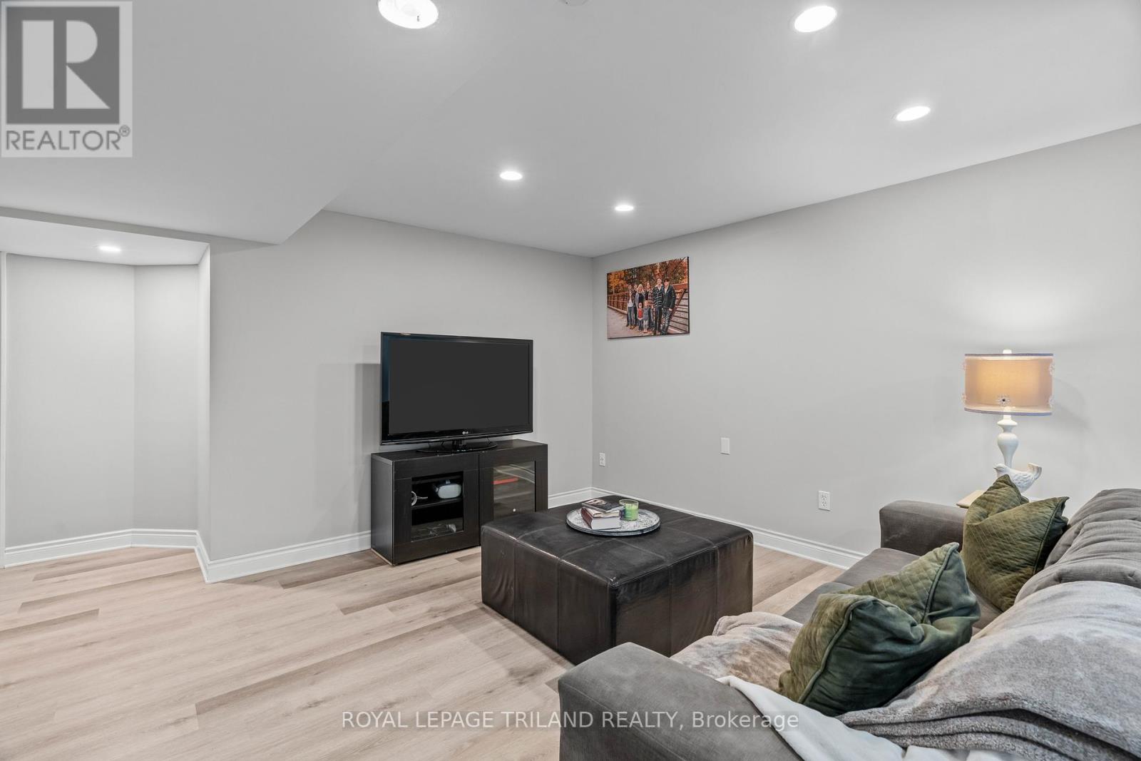 Photo 35 of 41 for 2145 Quarrier Road