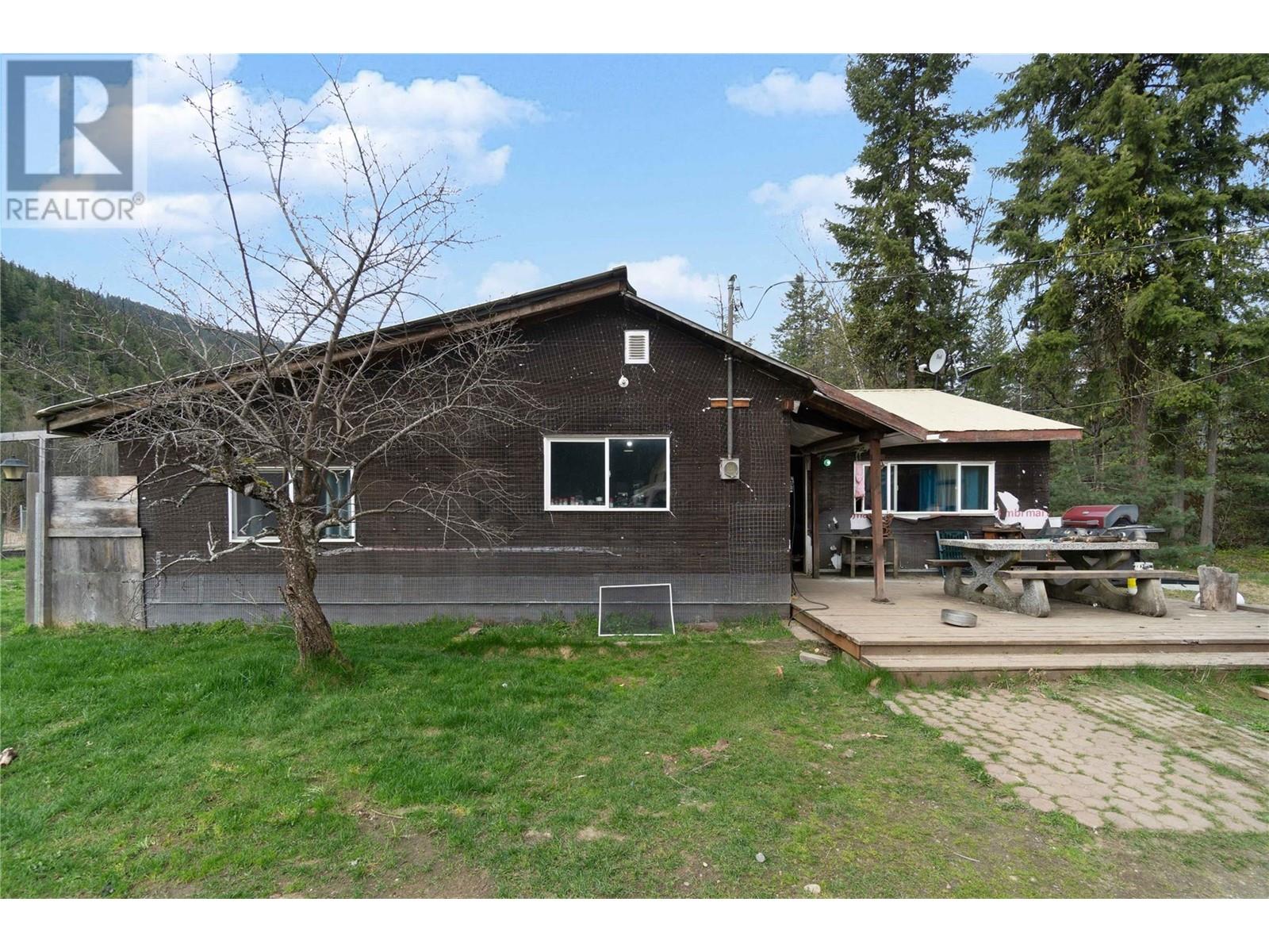 3354 Oxbow Frontage Road, Malakwa, British Columbia