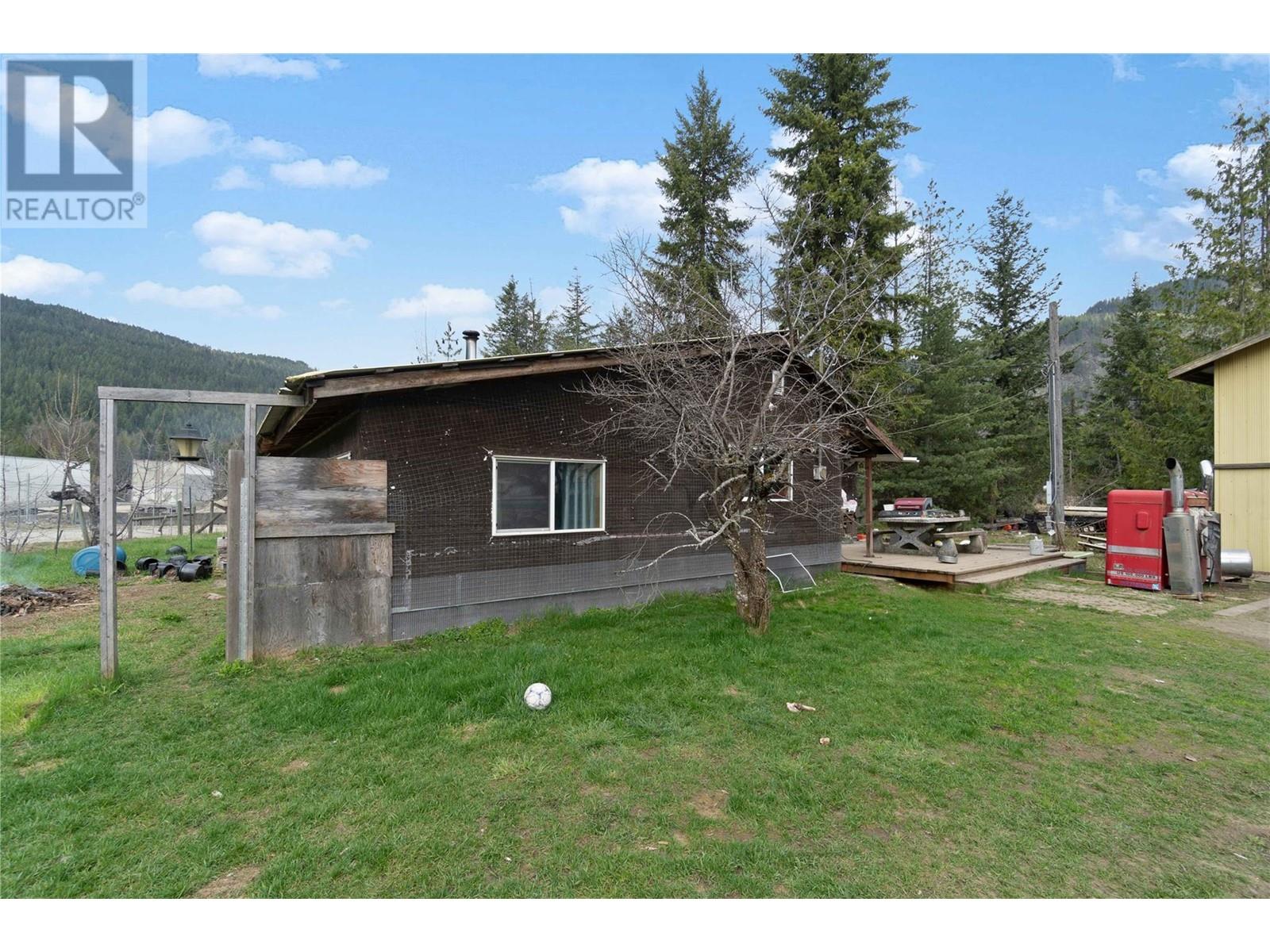 3354 Oxbow Frontage Road, Malakwa, British Columbia  V0E 2J0 - Photo 2 - 10342614