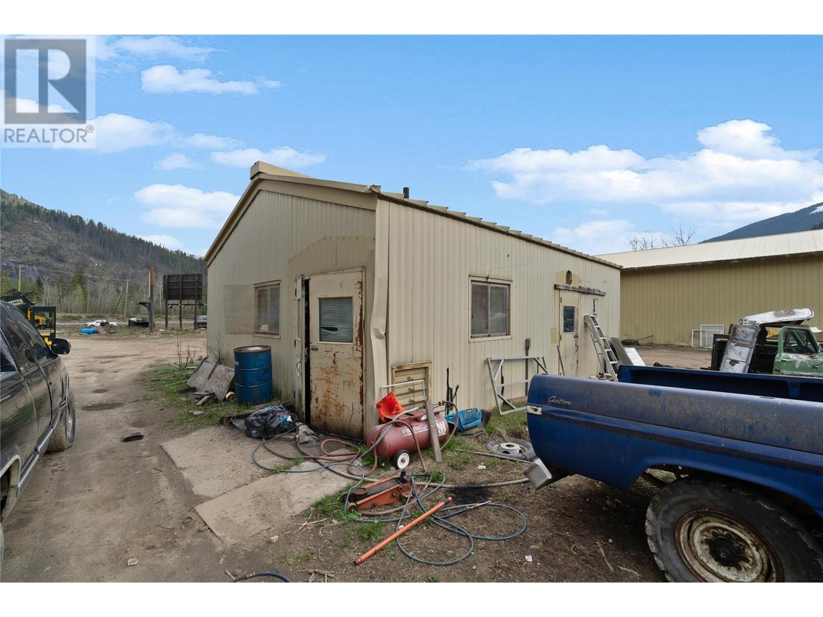 3354 Oxbow Frontage Road, Malakwa, British Columbia  V0E 2J0 - Photo 45 - 10342614