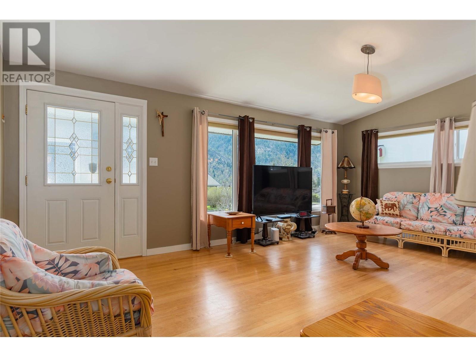 3313 Dahlia Crescent, Trail, British Columbia  V1R 2Y1 - Photo 16 - 10343956