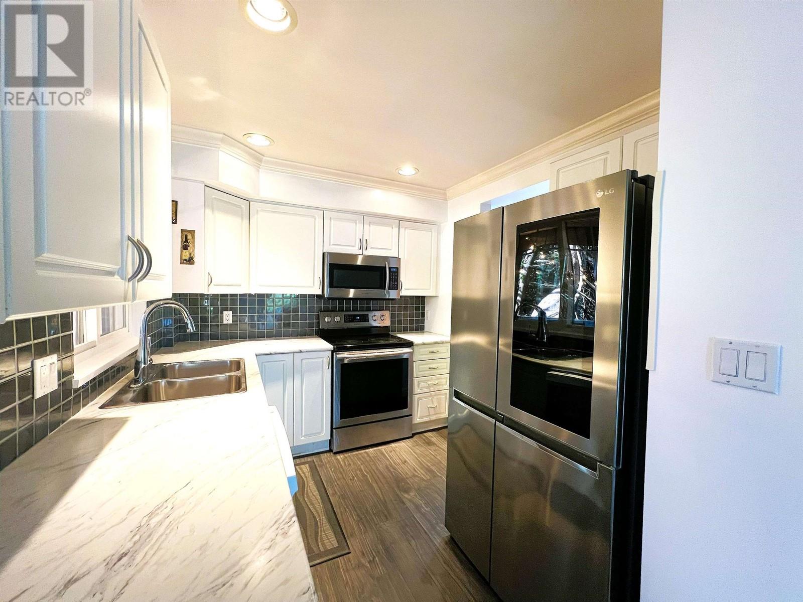 Property at 1 1940 CHESTERFIELD AVENUE image 3