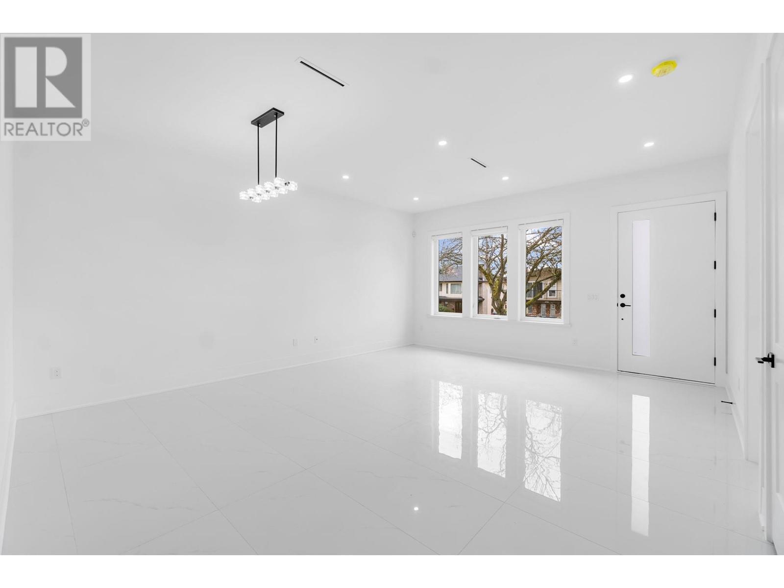 Property at 2 6765 KITCHENER STREET image 3