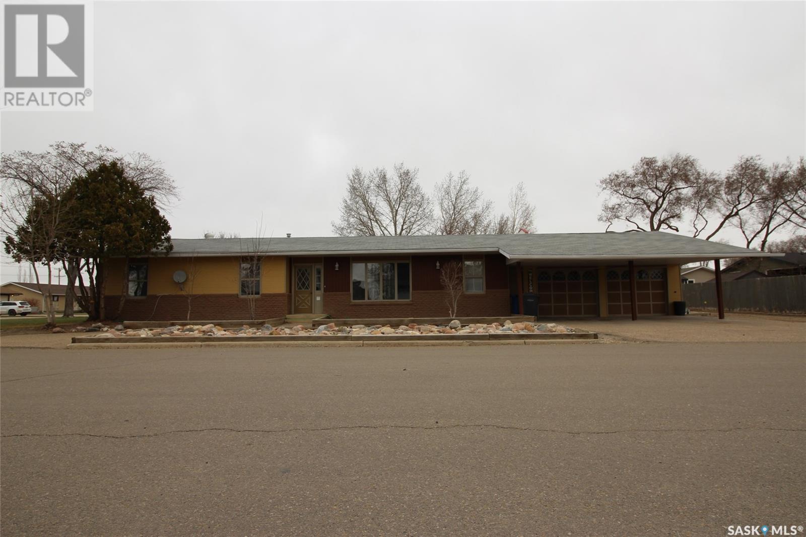 Property at 602 9th STREET W image 1