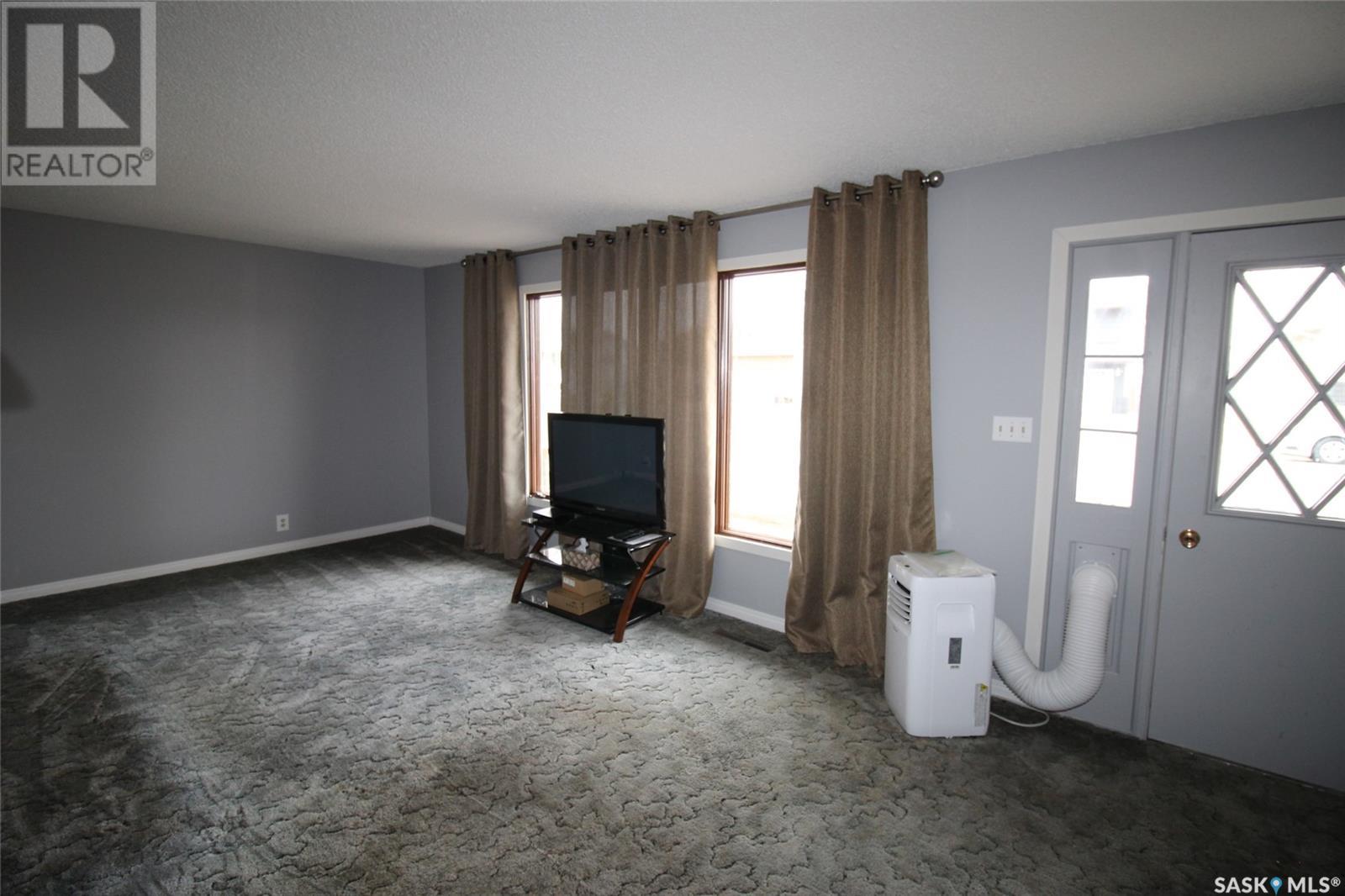 Property at 602 9th STREET W image 2