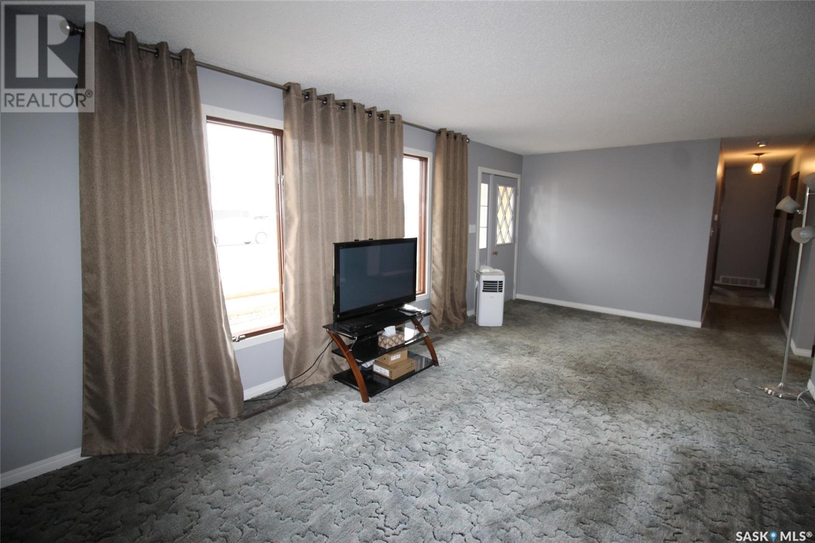 Property at 602 9th STREET W image 3