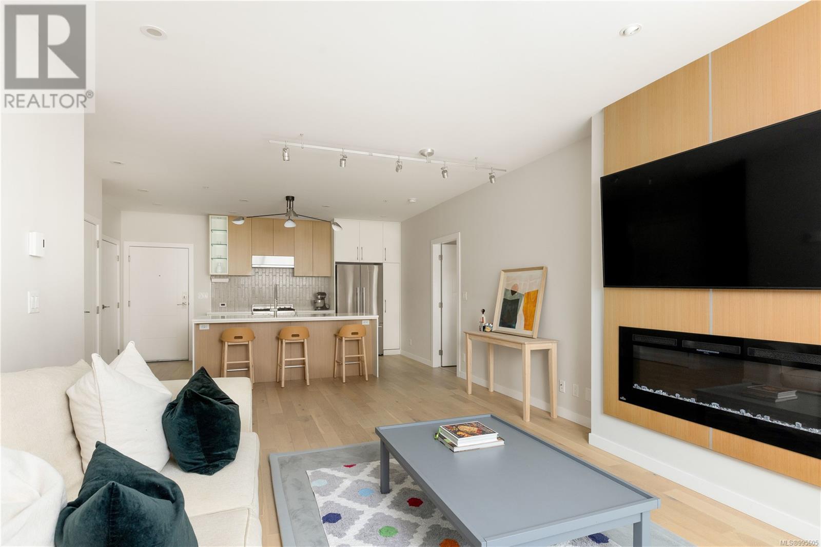 Property at 404 2285 Bowker Ave image 4