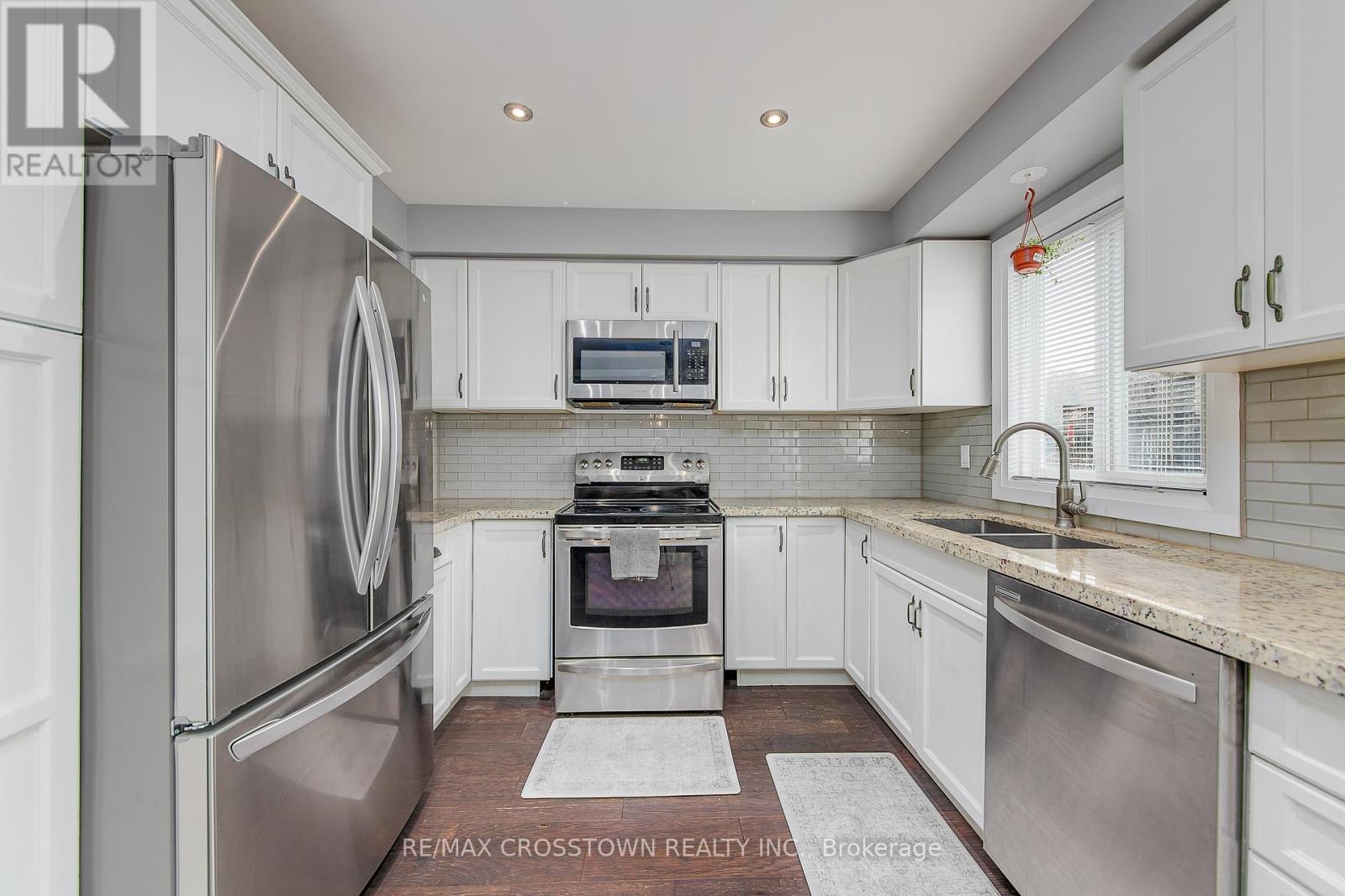 9 Patterson Place, Barrie, Ontario  L4N 7G9 - Photo 17 - S12088794