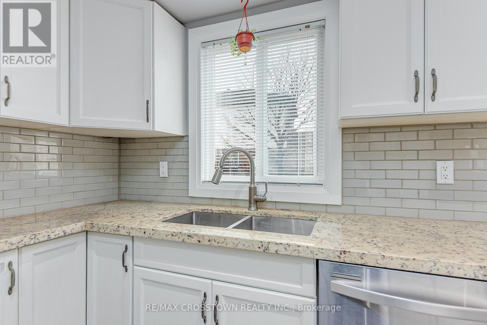 9 Patterson Place, Barrie, Ontario  L4N 7G9 - Photo 18 - S12088794