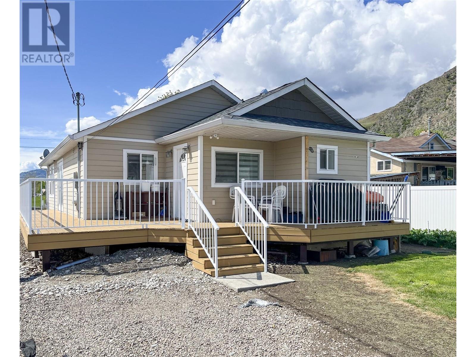 Property at 834 SCHOOL Avenue image 2