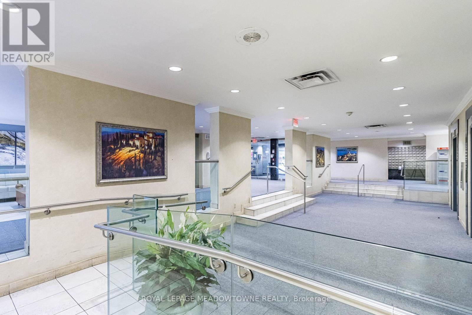Property at 406 - 61 RICHVIEW ROAD image 5