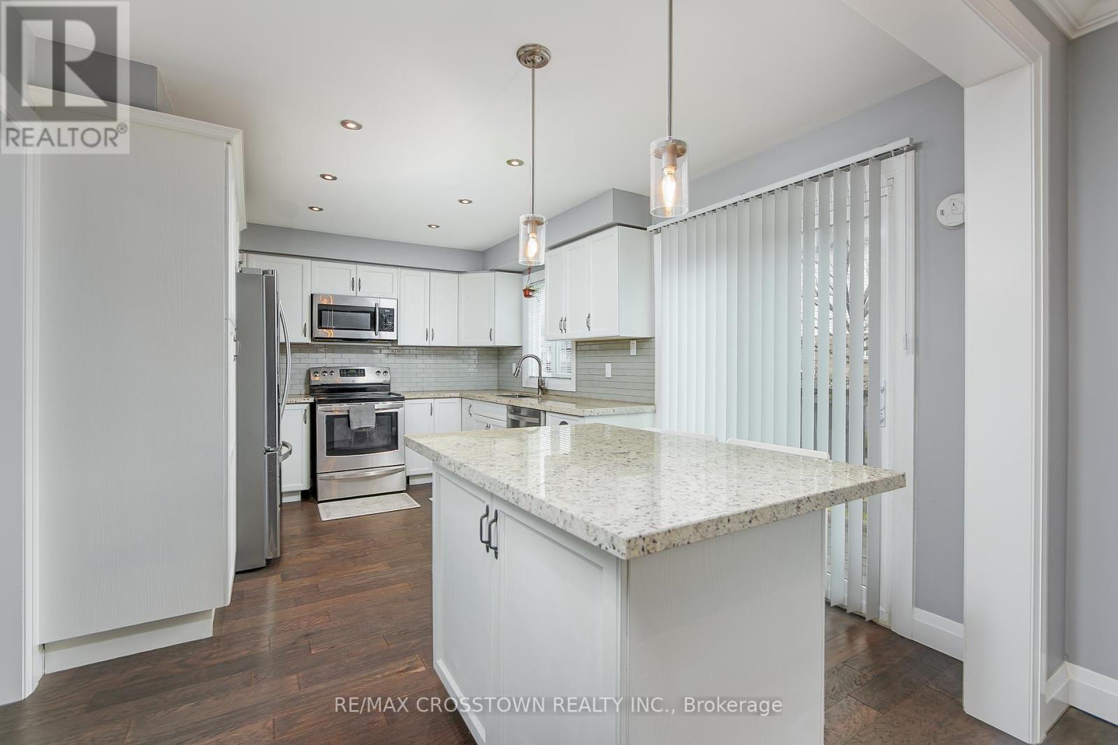 9 Patterson Place, Barrie, Ontario  L4N 7G9 - Photo 14 - S12088794