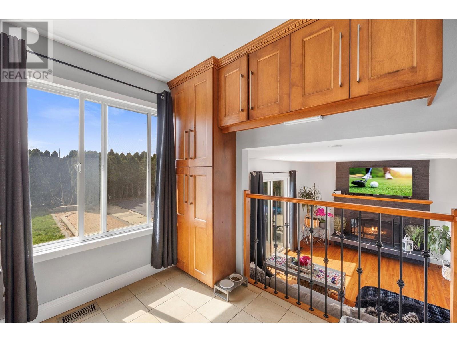 Property at 2545 Crestview Road image 3