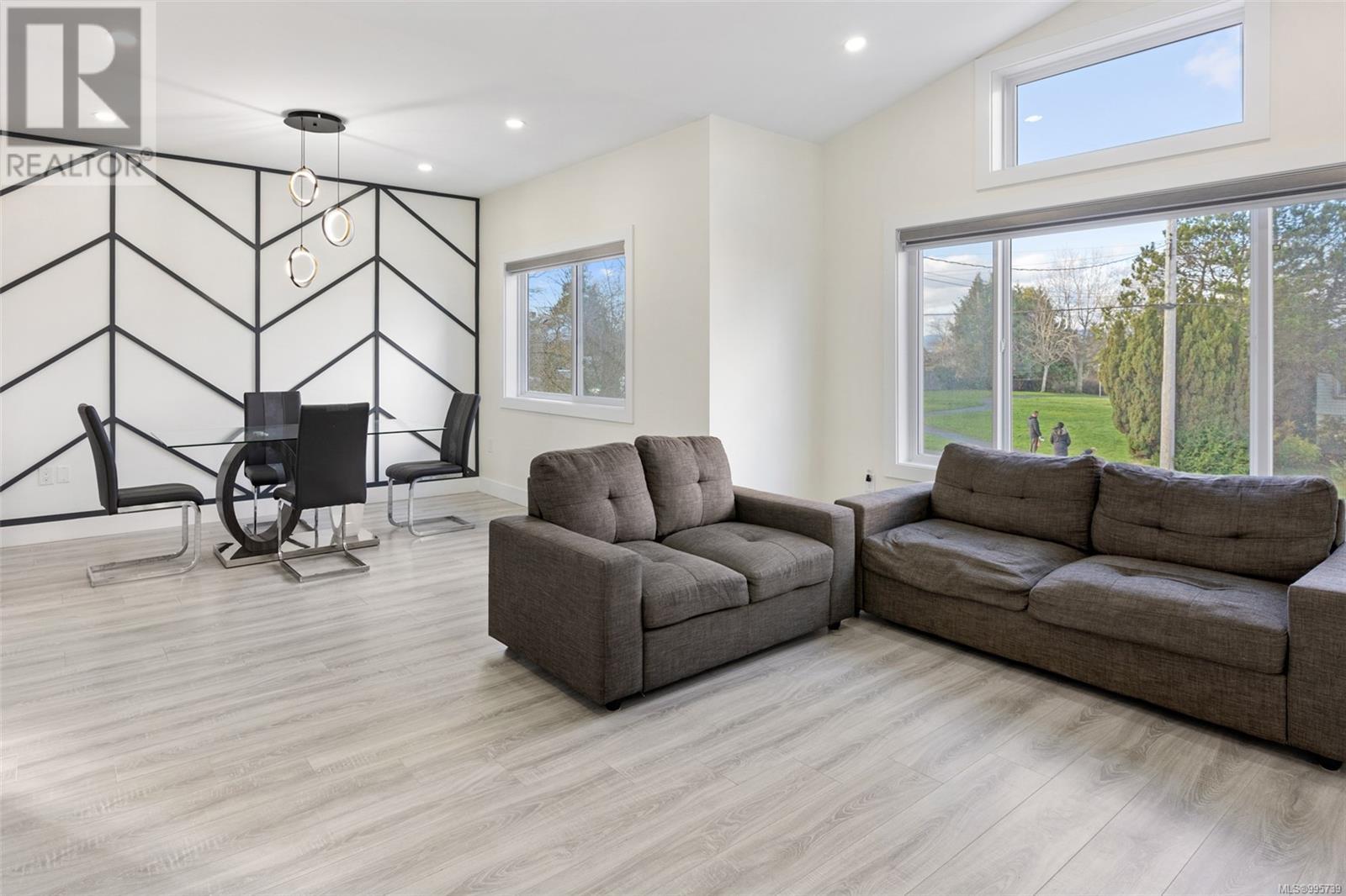 Property at 3174 Harriet Rd image 3
