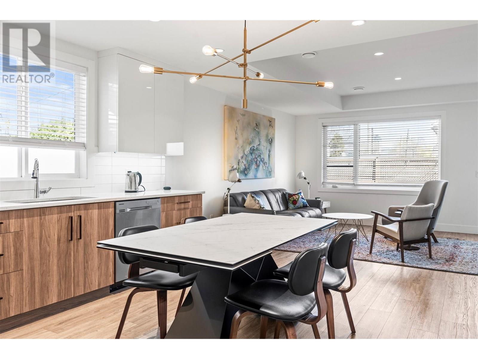 Property at 721 Cadder Avenue image 2