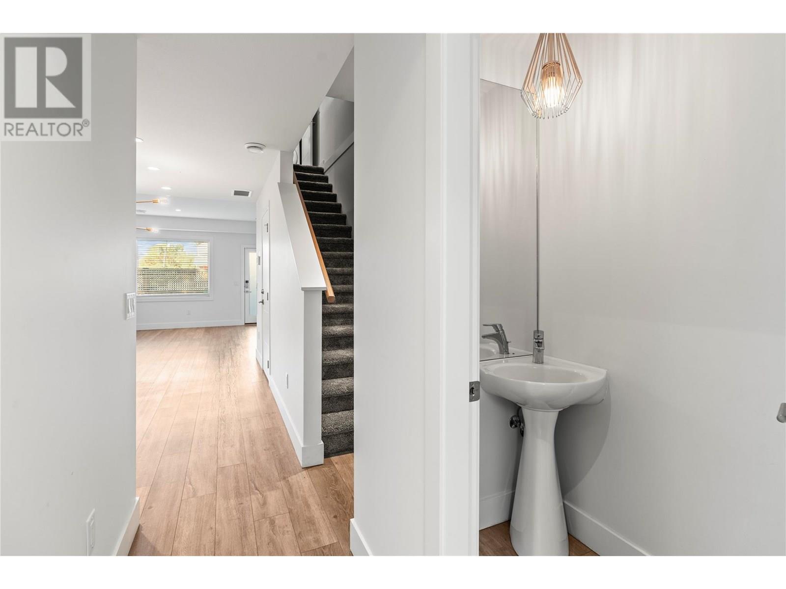 Property at 721 Cadder Avenue image 3