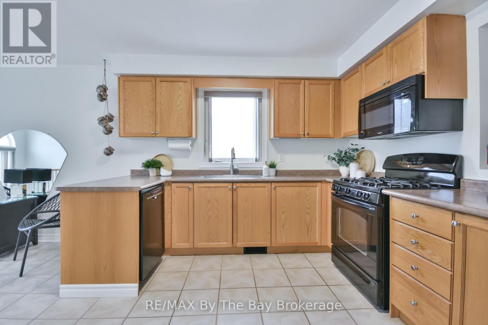336 Robinson Road, Wasaga Beach, Ontario  L9Z 2Z1 - Photo 11 - S12016369
