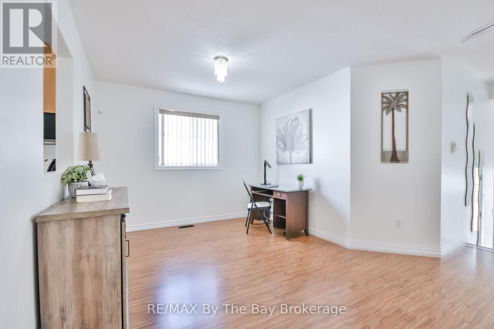 336 Robinson Road, Wasaga Beach, Ontario  L9Z 2Z1 - Photo 9 - S12016369