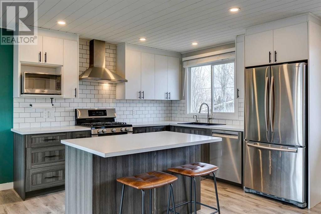 6112 18 Avenue Ne, Calgary, Alberta  T1Y 1P1 - Photo 3 - A2211270