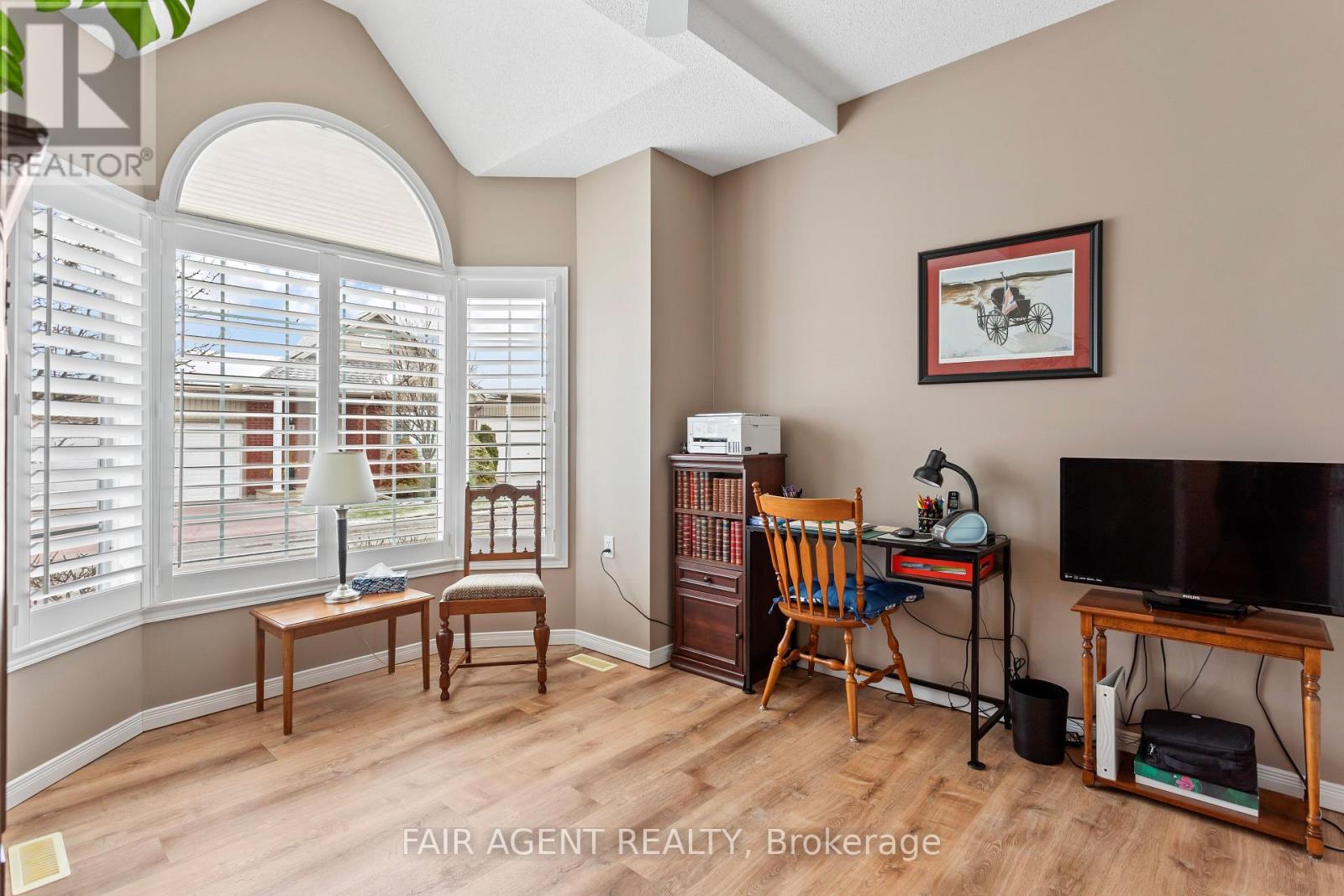 Photo 4 of 42 for 35 - 1555 Highbury Avenue