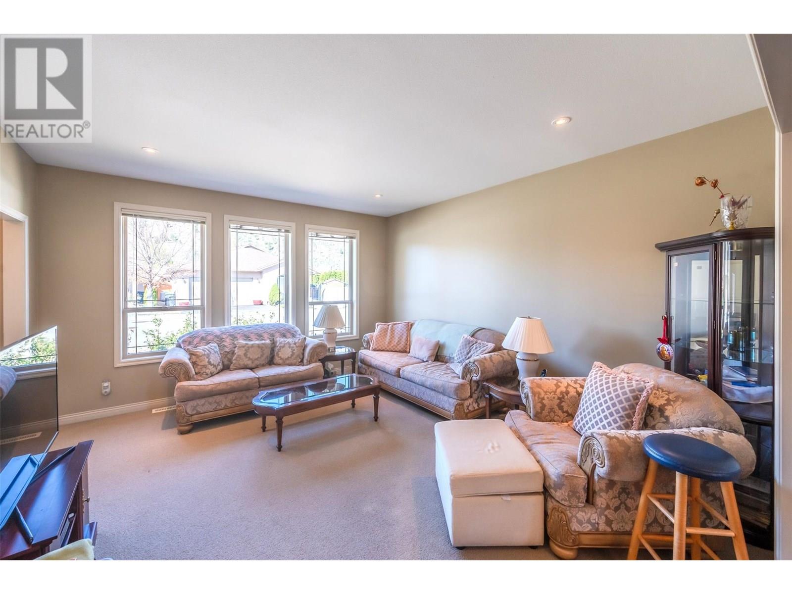 Property at 6679 OXBOW Crescent image 3